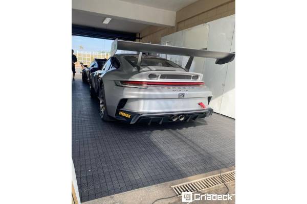 Porsche Cup 2022: Criadeck Garante Segurança Com Pisos Pixel em Goiânia.
